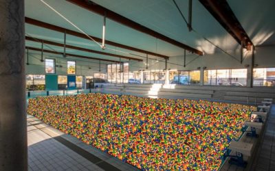 NOUVEAUTÉ : les grands bassins des deux piscines sont transformés en piscine à balles pendant un mois.