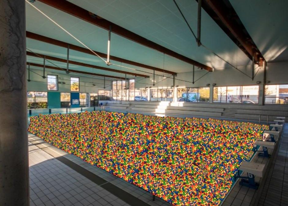 NOUVEAUTÉ : les grands bassins des deux piscines sont transformés en piscine à balles pendant un mois.